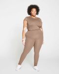 Hier zijn 3 comfortabele en stijlvolle alternatieven voor leggings in grote maten!