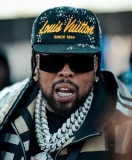 Westside Gunn draagt ​​een kristallen hoed in zijn nieuwste portret